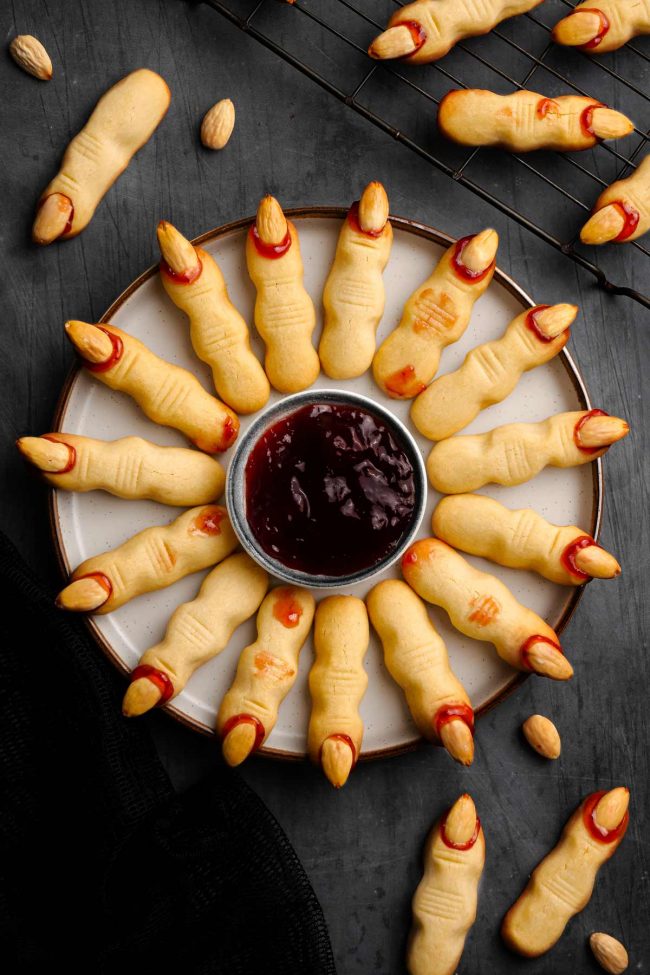 witch-finger-cookies-photo-650x975