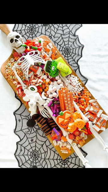 halloween-charcuterie-board