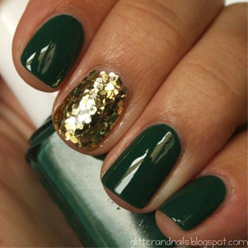 green-christmas-nails